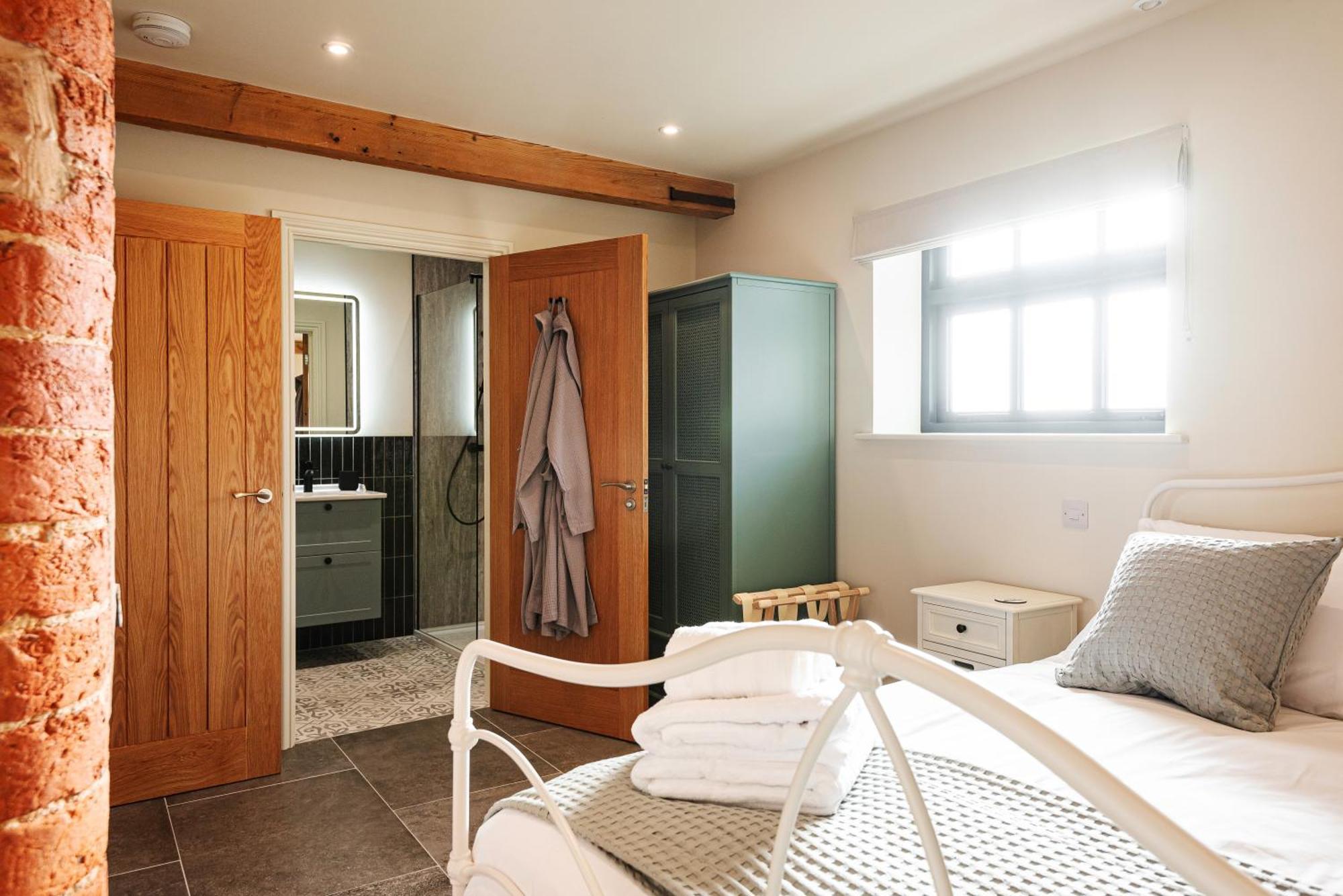 슈루즈버리 Pigeon House - Unique Barn With Private Garden, Hot Tub And Wood Burner 빌라 외부 사진
