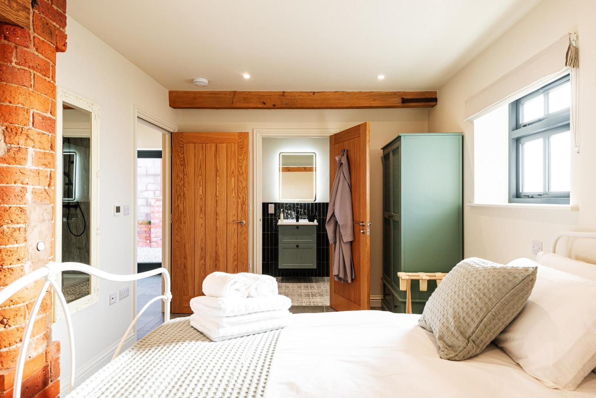슈루즈버리 Pigeon House - Unique Barn With Private Garden, Hot Tub And Wood Burner 빌라 외부 사진
