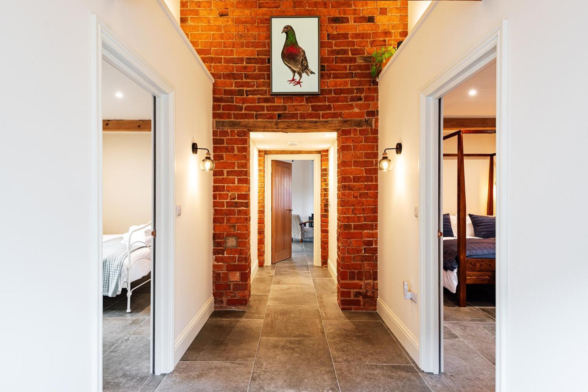 슈루즈버리 Pigeon House - Unique Barn With Private Garden, Hot Tub And Wood Burner 빌라 외부 사진