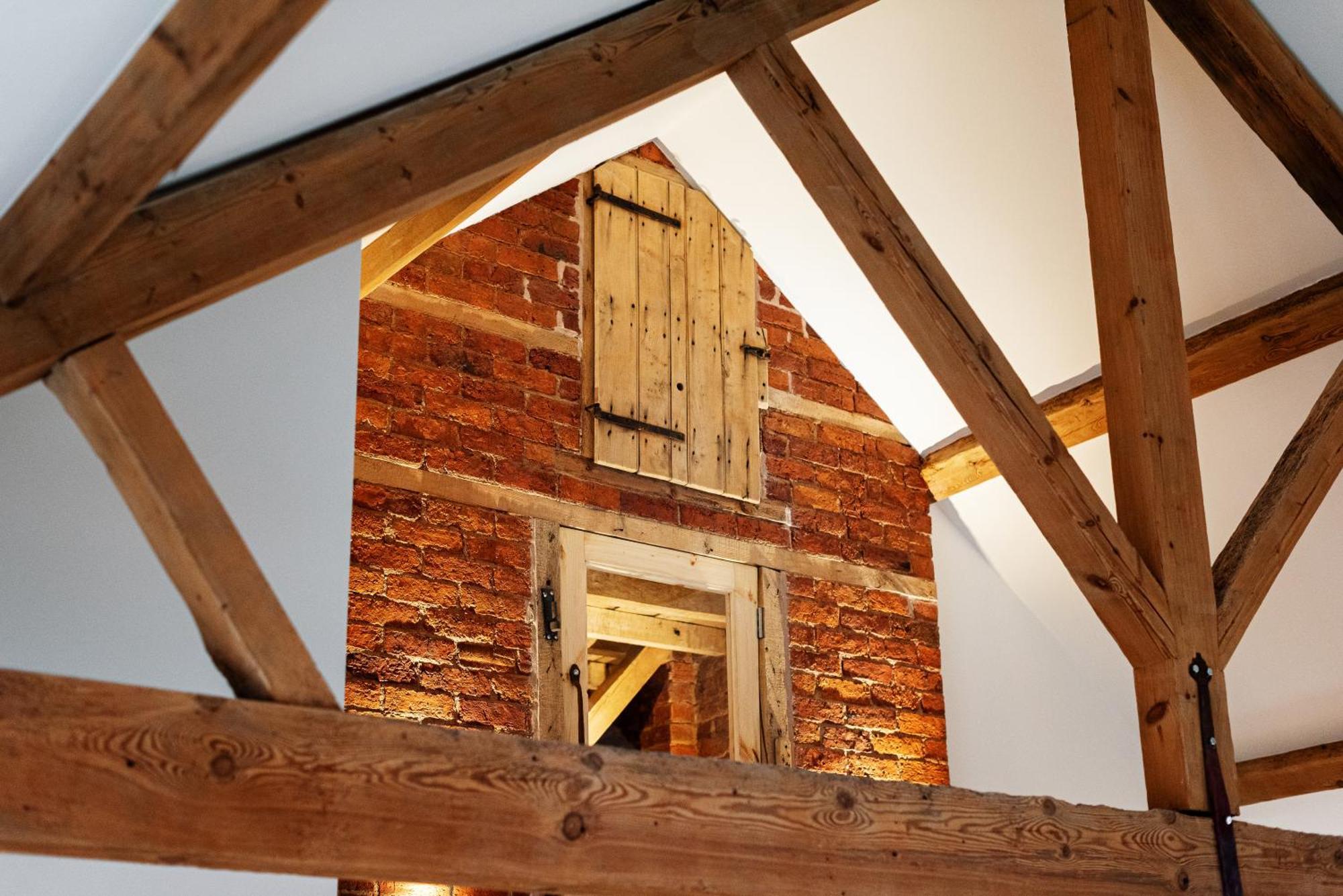 슈루즈버리 Pigeon House - Unique Barn With Private Garden, Hot Tub And Wood Burner 빌라 외부 사진