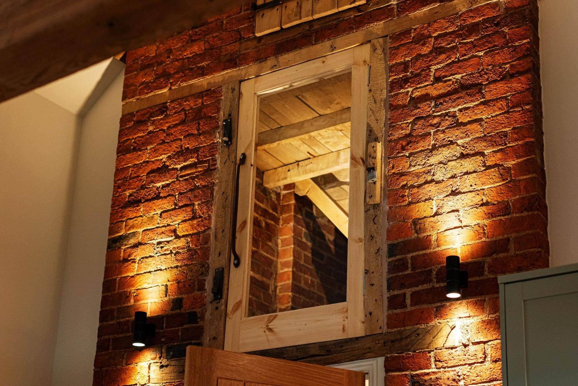 슈루즈버리 Pigeon House - Unique Barn With Private Garden, Hot Tub And Wood Burner 빌라 외부 사진