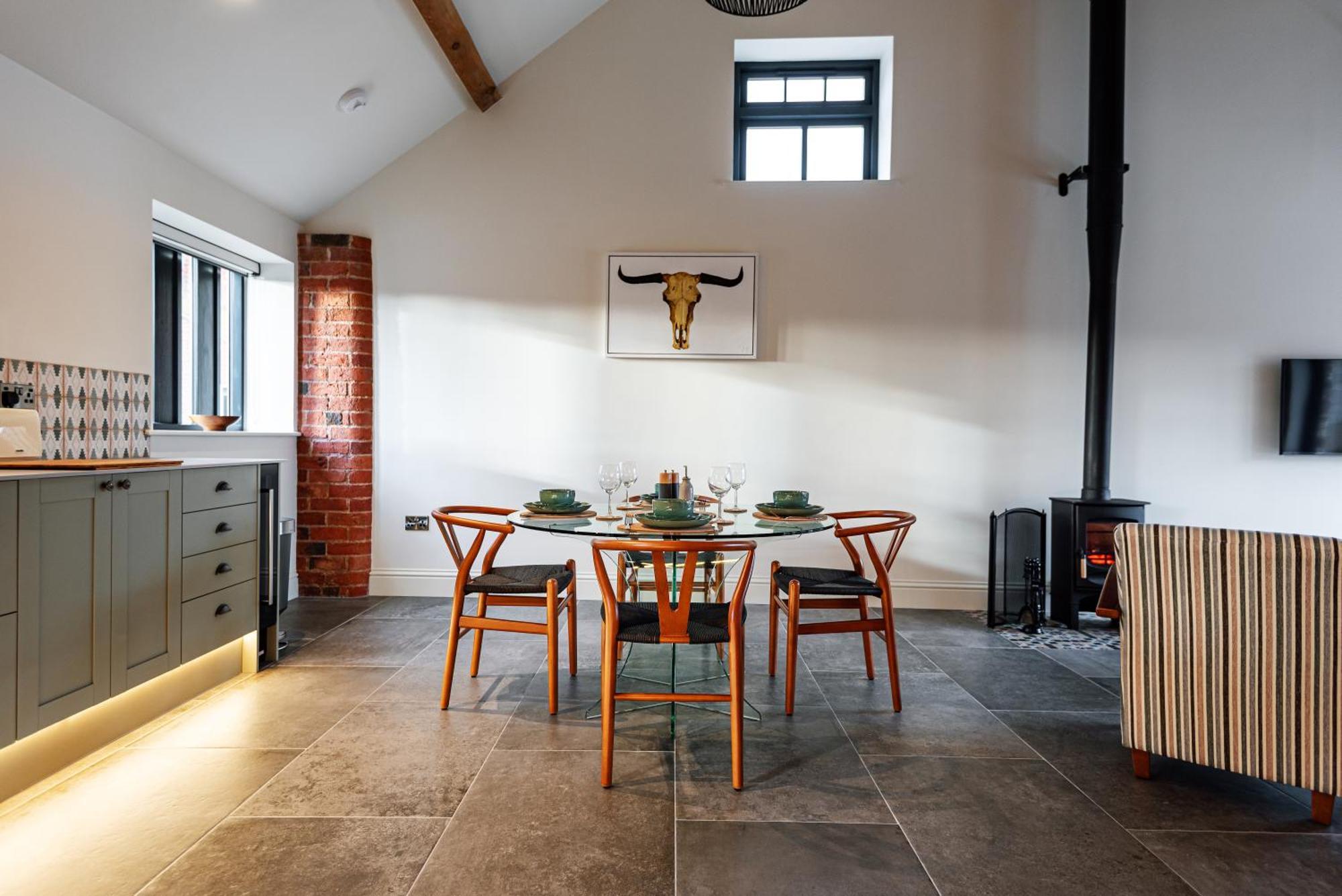 슈루즈버리 Pigeon House - Unique Barn With Private Garden, Hot Tub And Wood Burner 빌라 외부 사진
